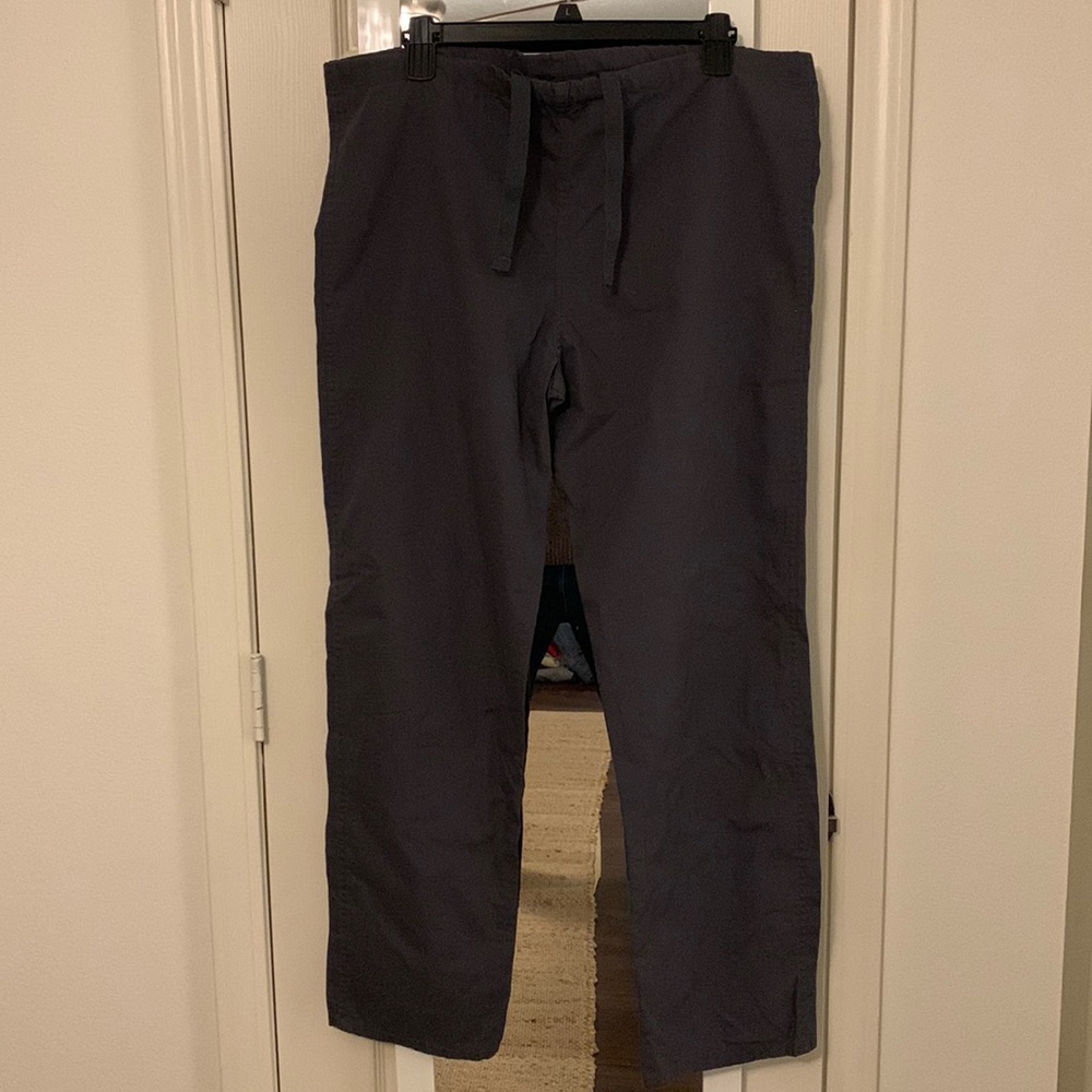 Landau graphite grey scrub pants and Cherokee scrub top. Size small. Like new.